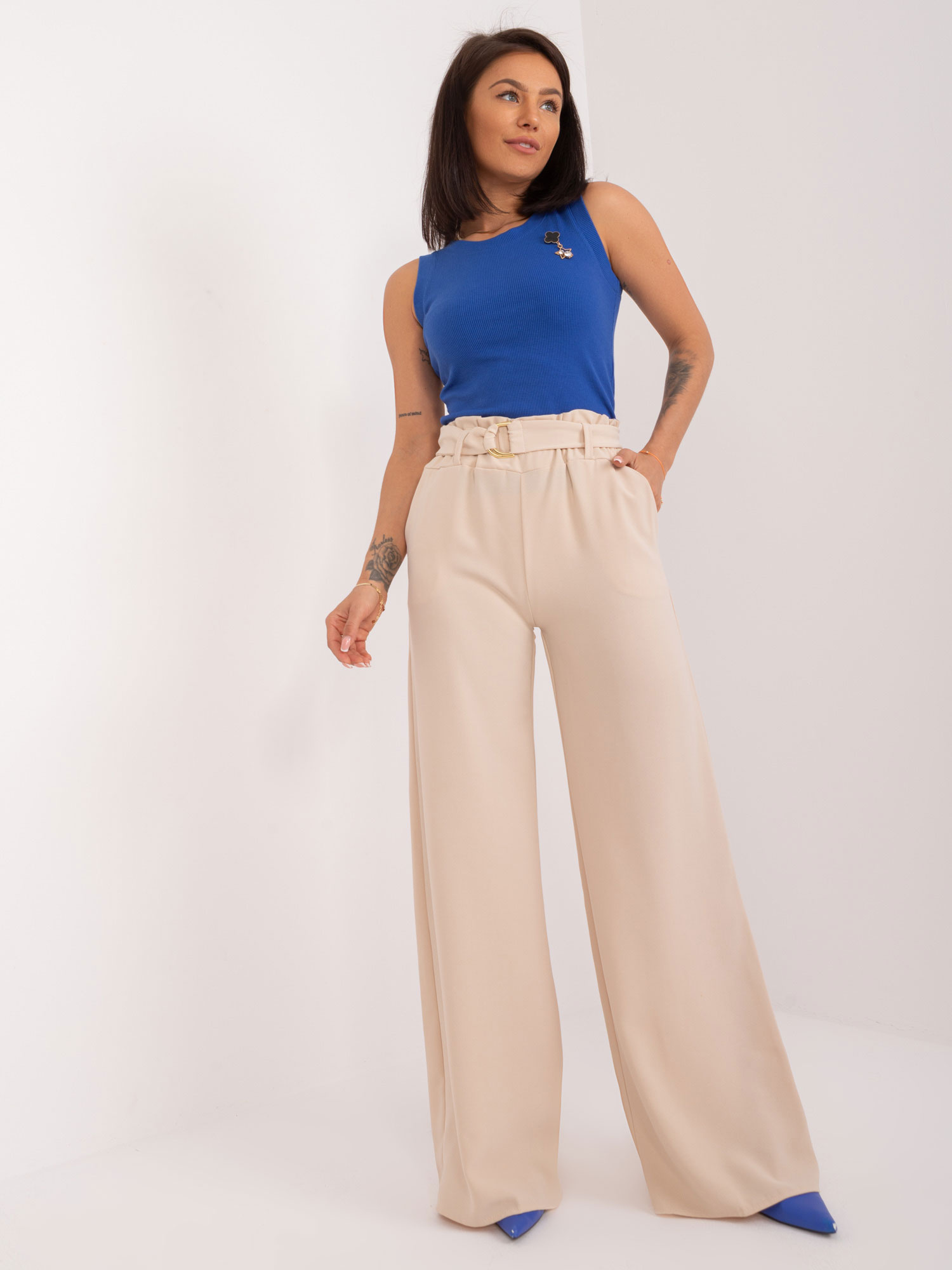 Hurt light beige fabric trousers swedes with a belt RUE PARIS.