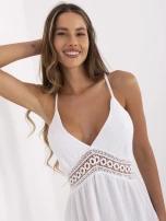 Biała muślinowa sukienka z odkrytymi plecami