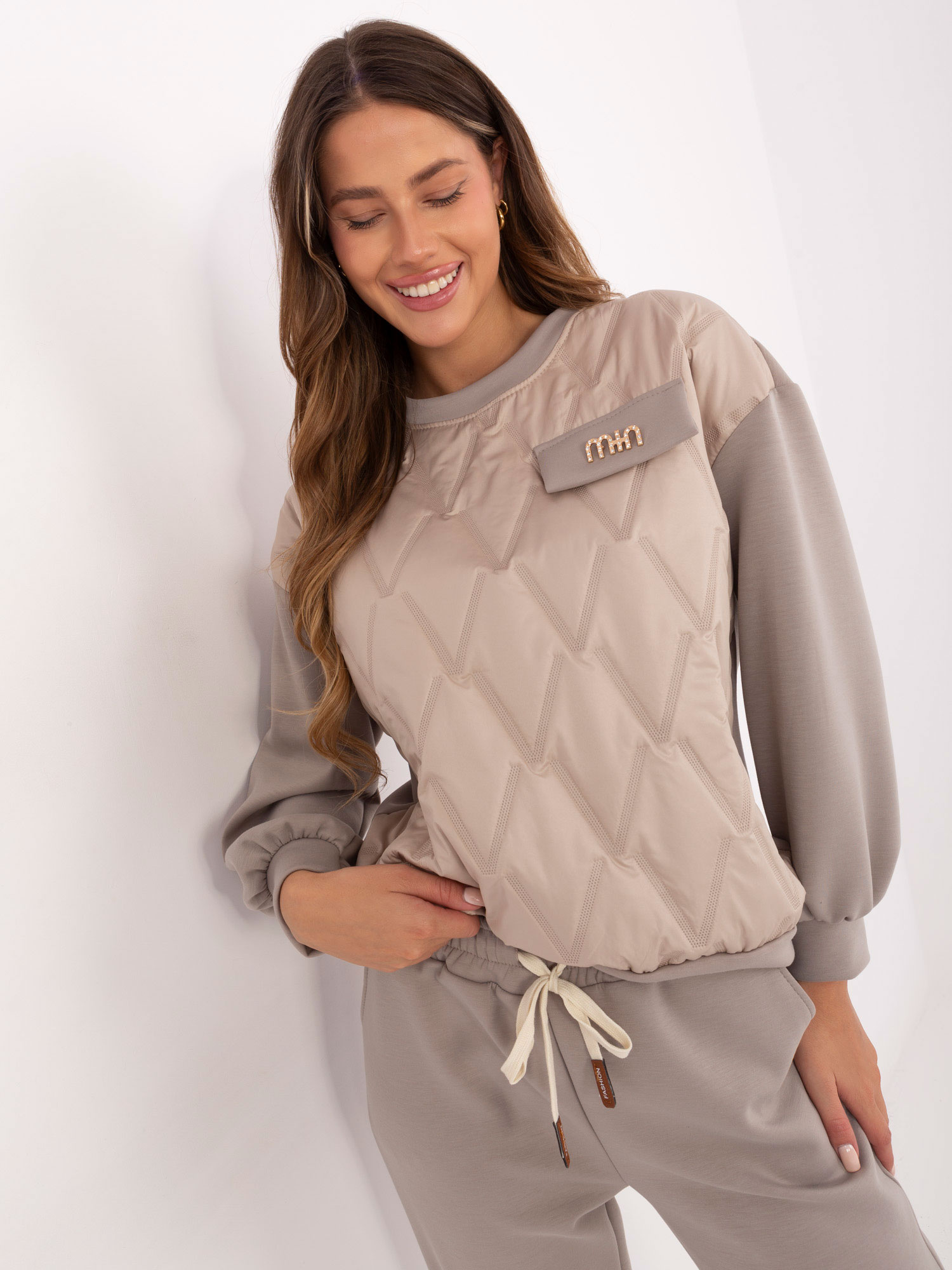 Fango zweiteiliger Set mit Kapuzenloser Sweatshirt.