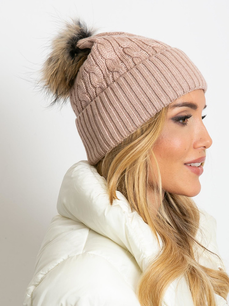 Brudnoróżowa czapka ze ściągaczem i futrzanym pomponem