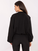 Schwarze Damenballonjacke mit Reißverschluss.