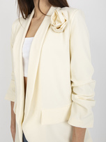 Hurtownia Jasnobeżowa marynarka z kwiatem OCH BELLA