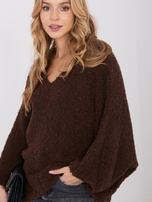 Ciemnobrązowy sweter oversize boucle z dekoltem V