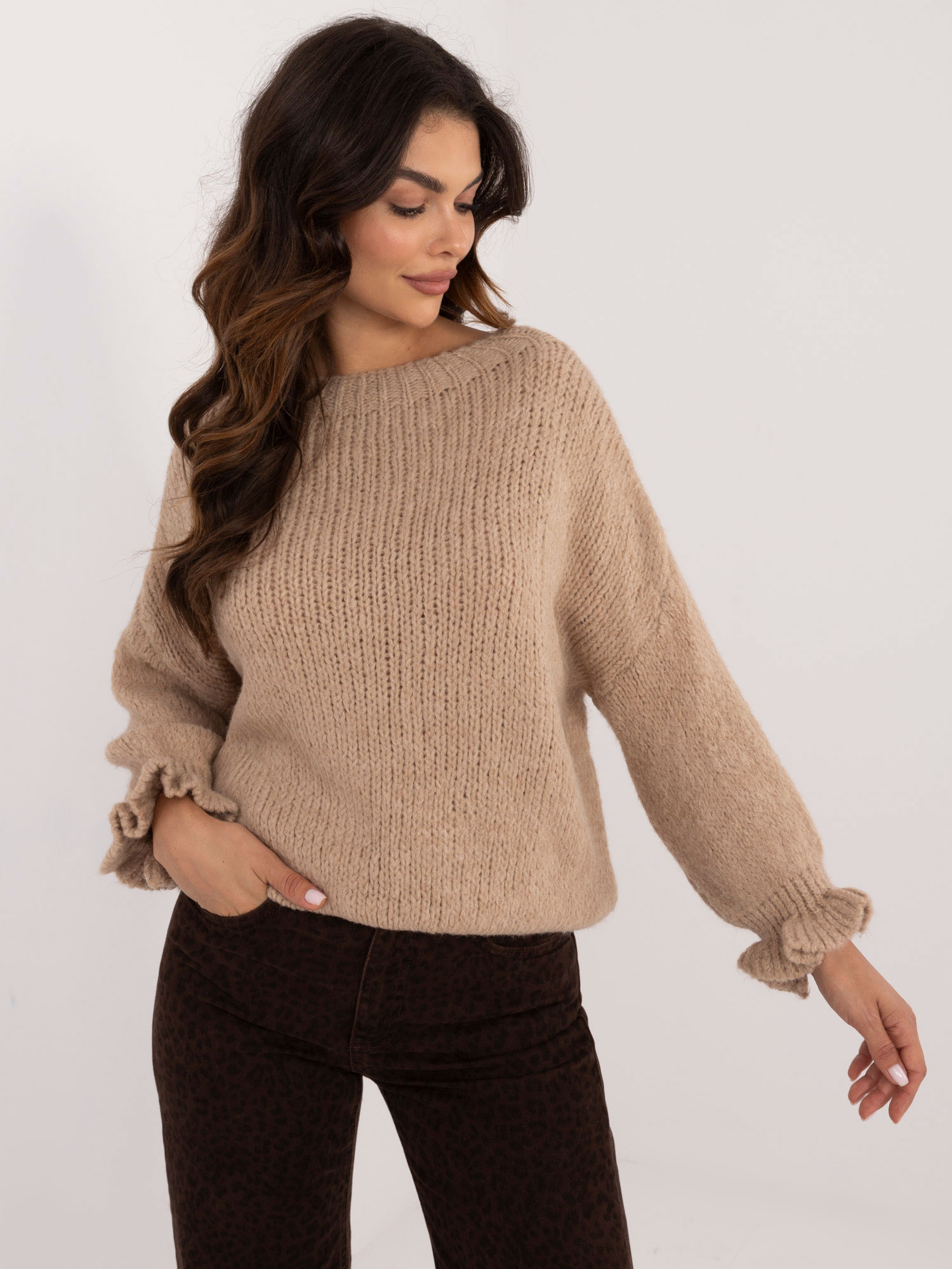 Sweter ciemny bezowy