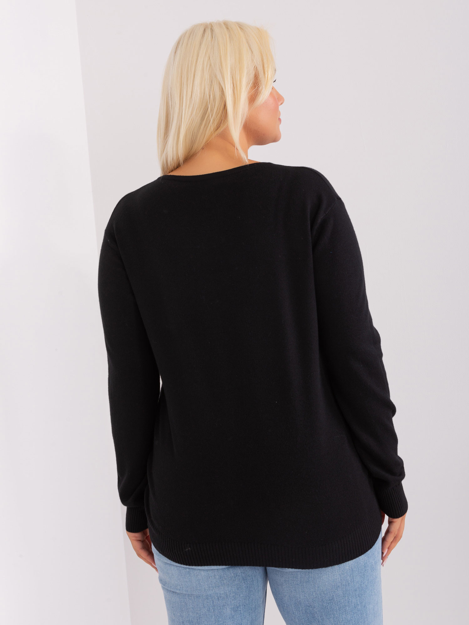 Czarny damski sweter plus size z wiskozą