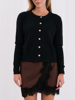 Schwarzer Damen-Cardigan mit Schmuckknöpfen.