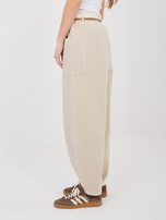 Jasnobeżowe sztruksowe spodnie carrot RUE PARIS 