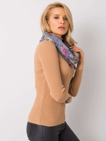 Niebieska chusta w kwiatowy wzór