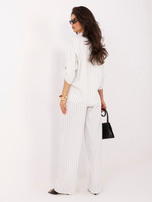 Biały elegancki komplet w paski