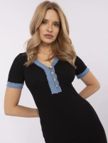 Czarna przylegająca sukienka w szeroki prążek