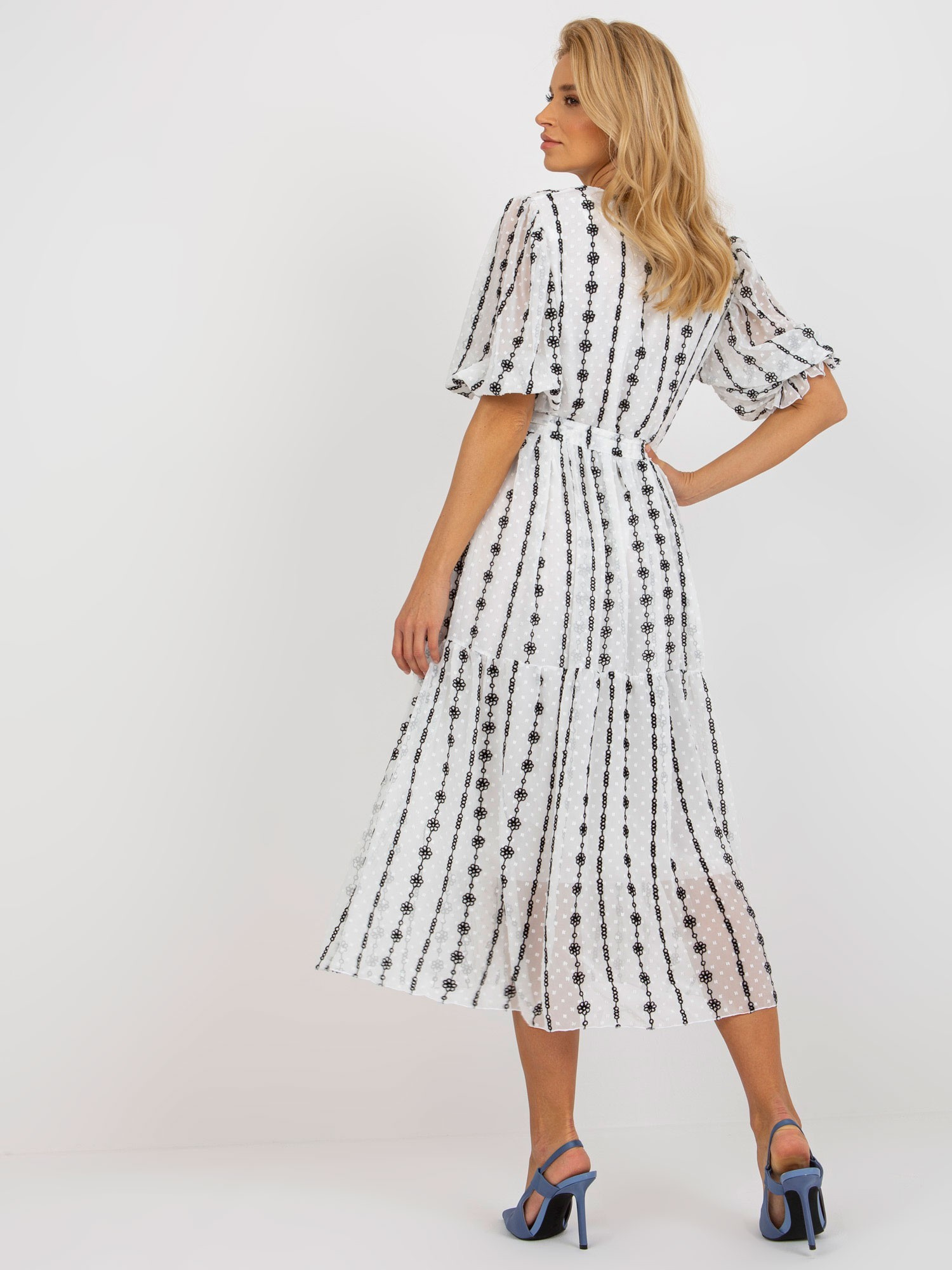 Hurt schwarz-weiße ausgestellte Kleid mit Rüsche.