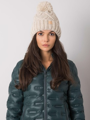Beżowa czapka zimowa z pomponem