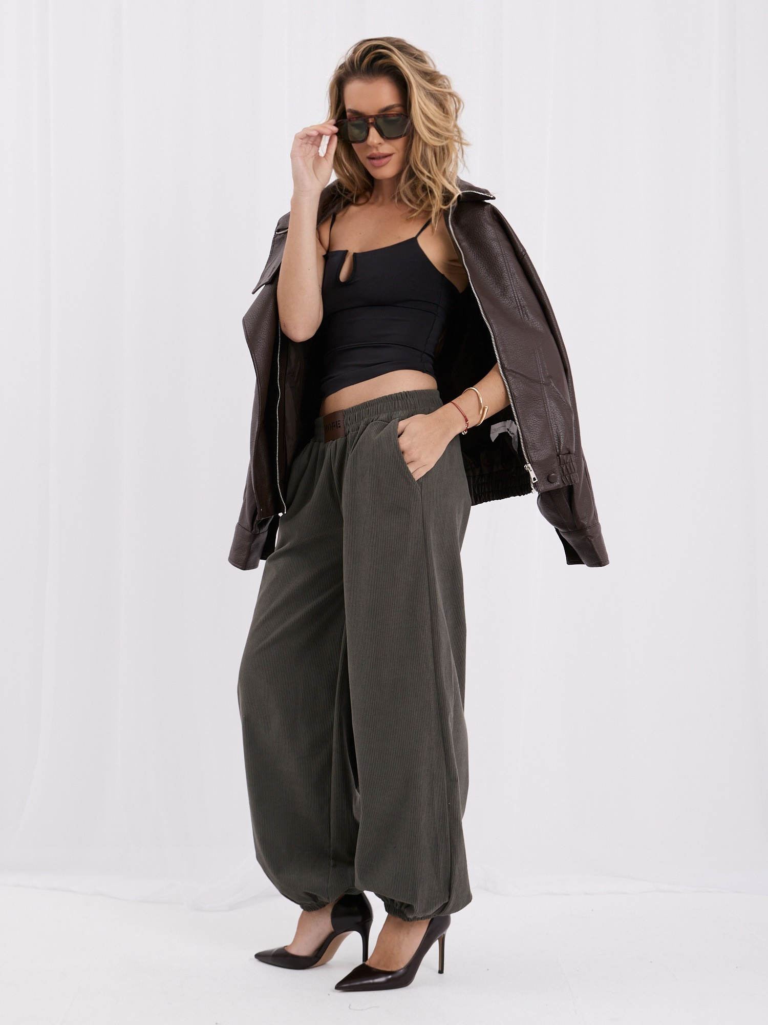 RUE PARIS Khaki Oversize Cordhosen mit Aufnäher.