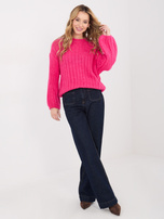 Fuksjowy sweter oversize o grubym splocie