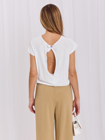 Weiße Basic-Bluse mit kurzen Ärmeln.