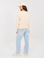 Light blue balloon jeans with a belt.