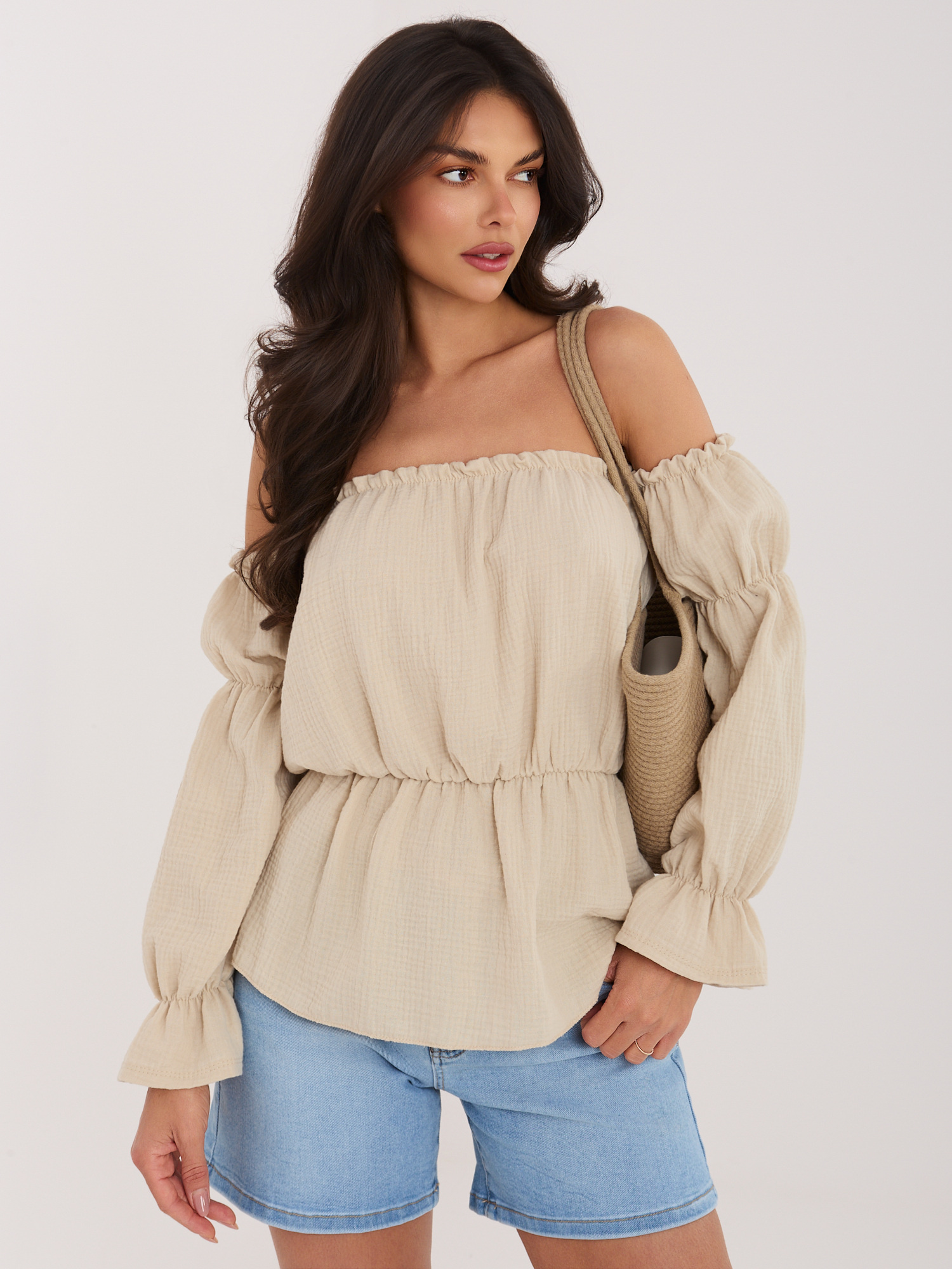 Beżowa muślinowa bluzka hiszpanka z bawełny