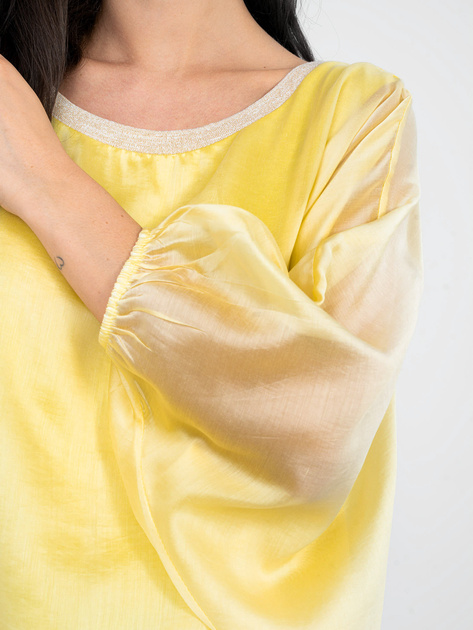 Żółta elegancka bluzka o kroju nietoperza