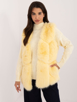 Hurtownia Jasnożółta futrzana kamizelka z podszewką