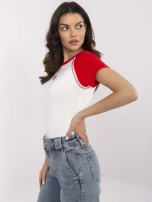 Ecru-czerwony t-shirt z kontrastowymi rękawami