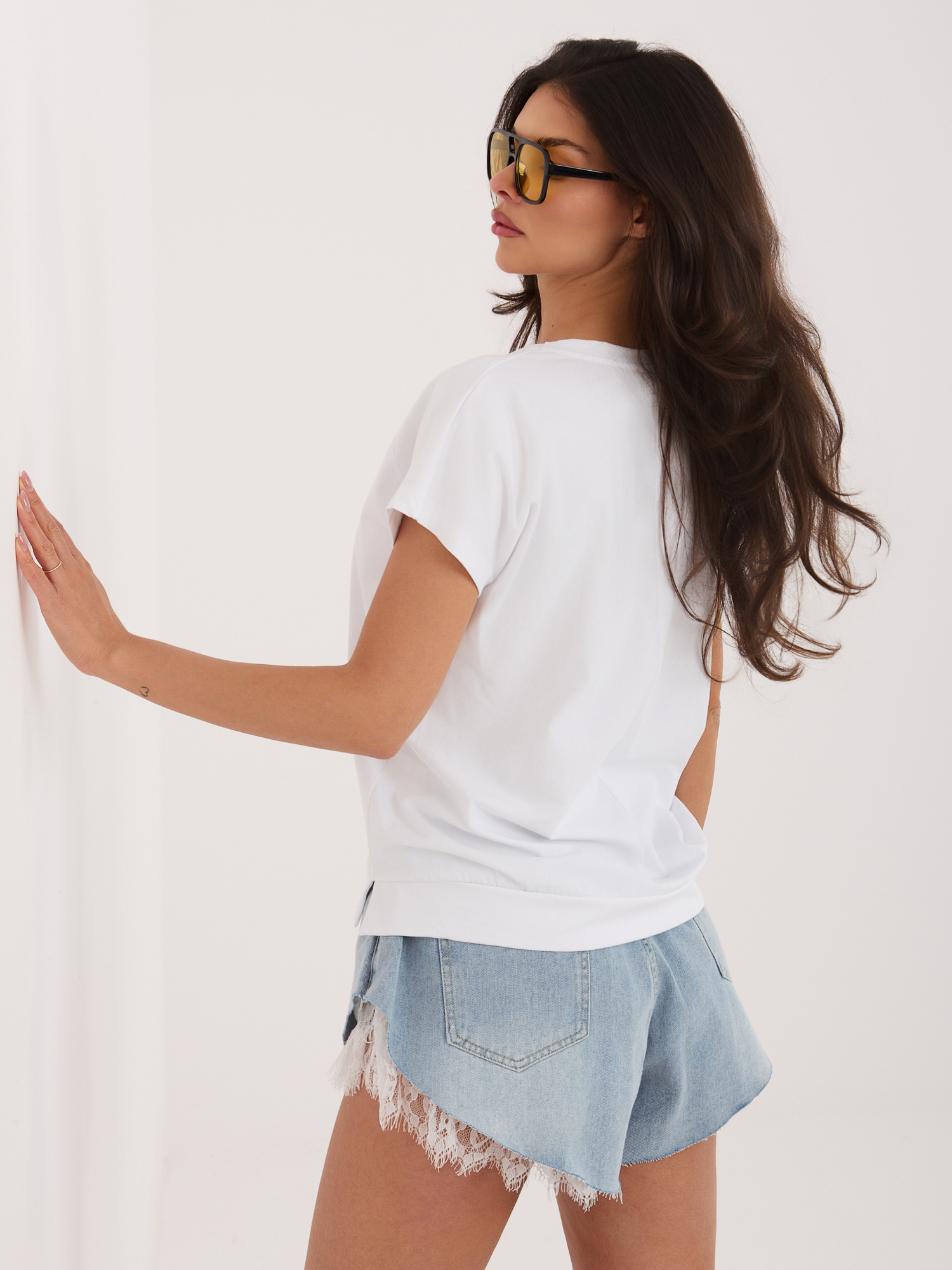 Biała bluzka basic z okrągłym dekoltem RUE PARIS 