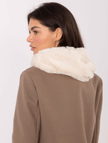 Jasnobeżowy ciepły komin damski