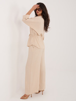 Beżowy letni komplet ze ściągaczem w talii 