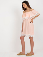 Hurt Brzoskwiniowa sukienka hiszpanka z koronką