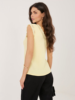 Jasnożółty prążkowany top z koronką