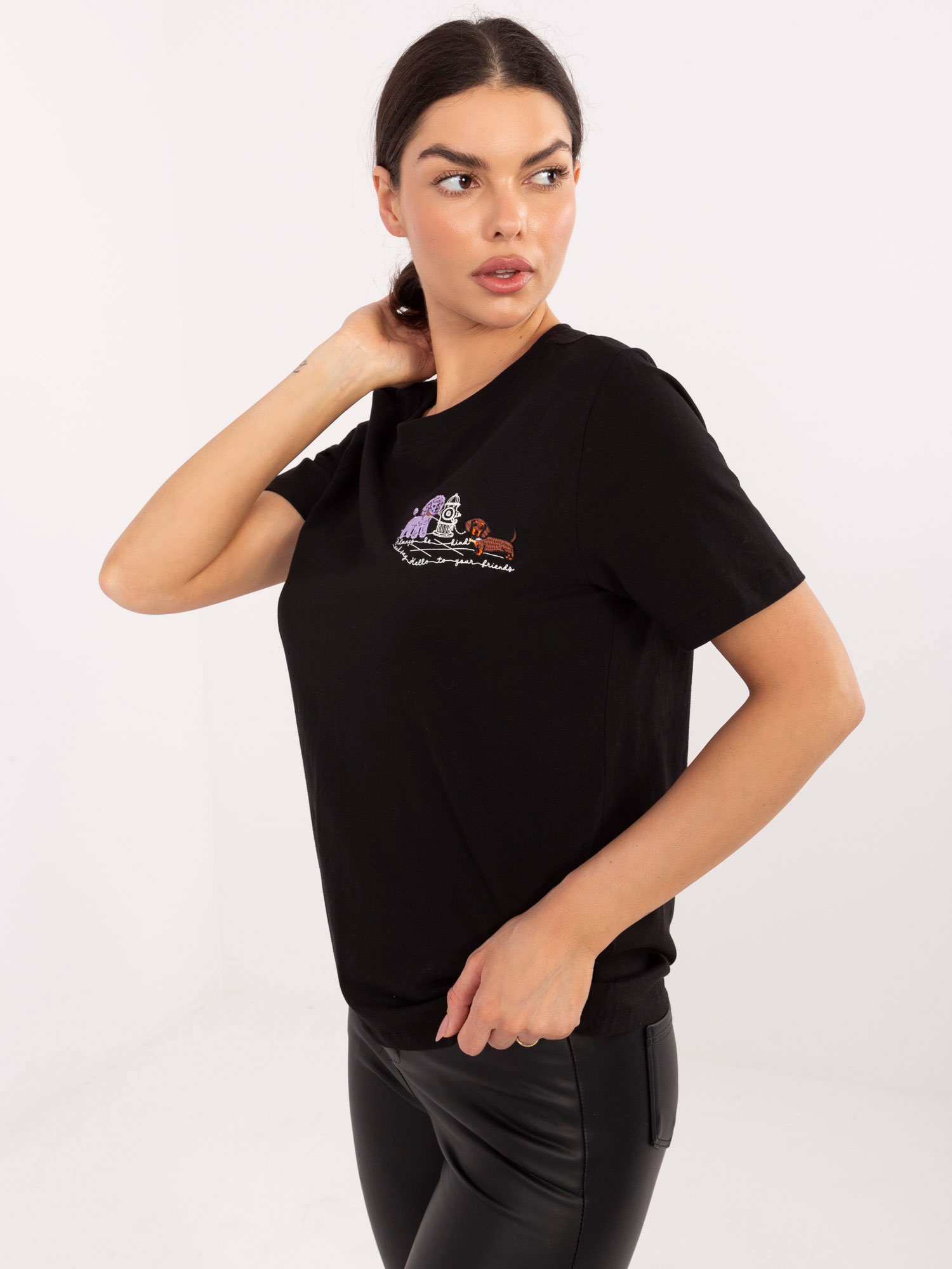Czarny damski t-shirt z bawełny 
