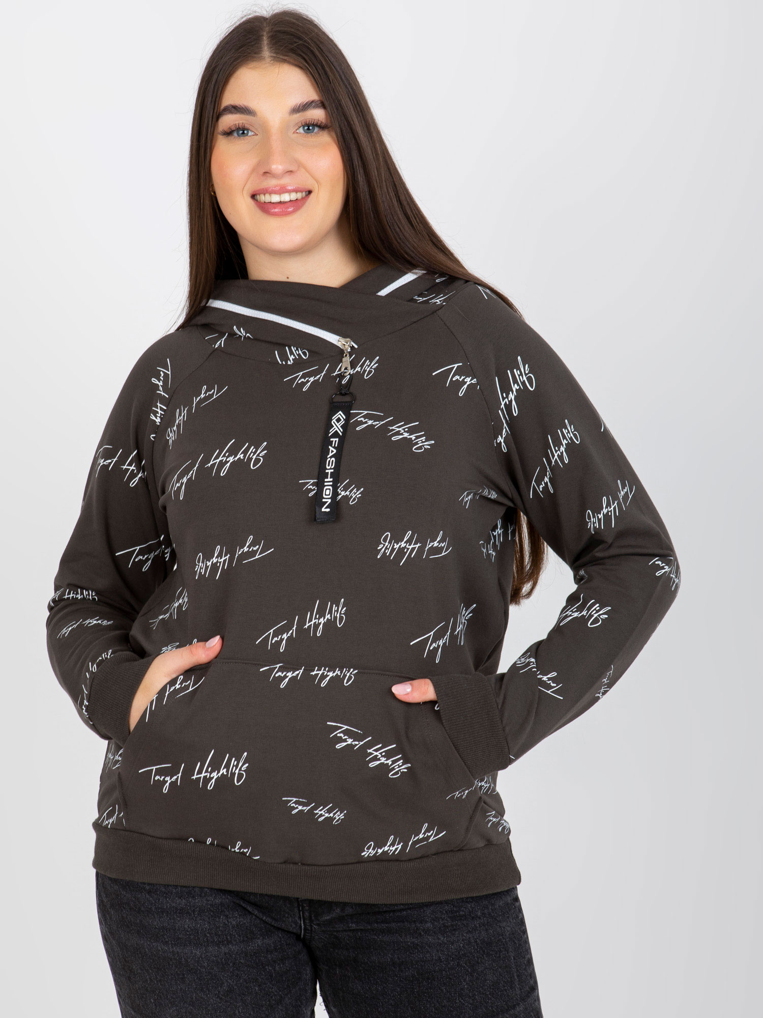 Khaki damska bluza plus size z kapturem i nadrukiem