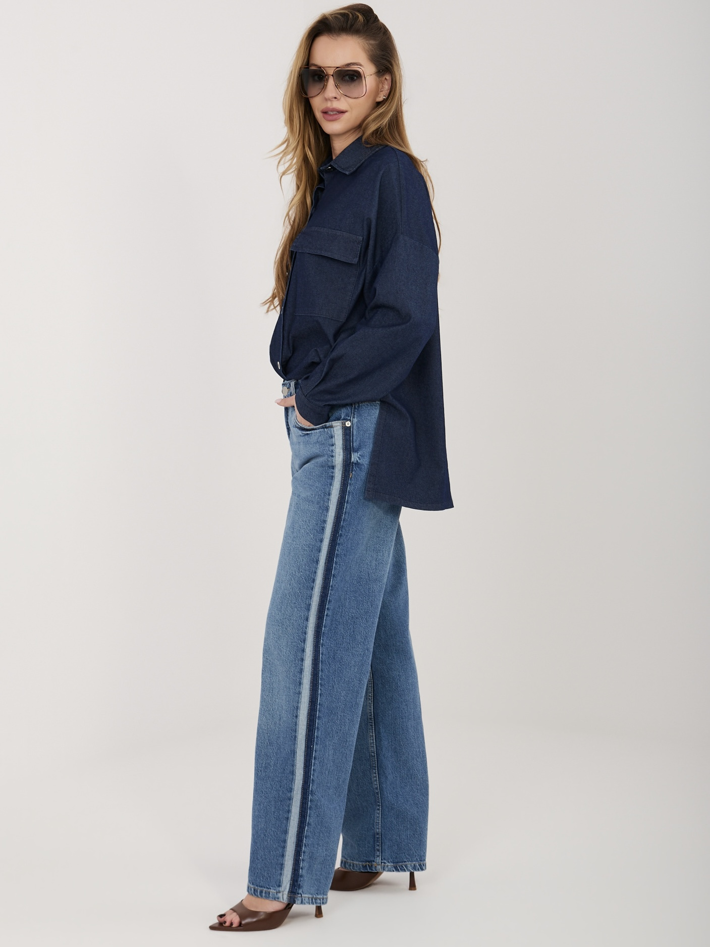 Ciemnoniebieskie proste jeansy z lampasami SUBLEVEL 