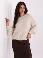 Jasnobeżowy damski sweter boucle z przeszyciami