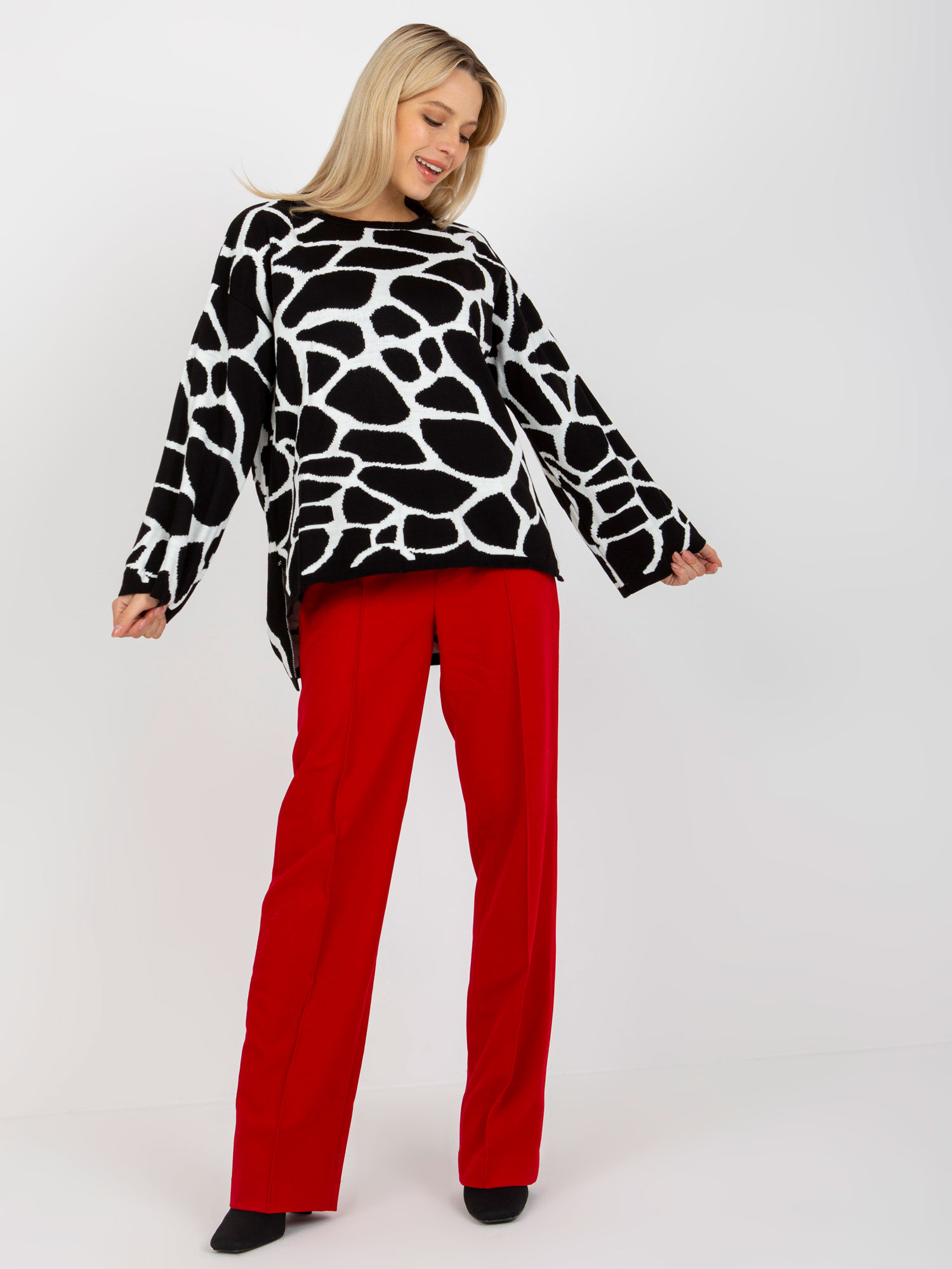 Hurtownia online Biało-czarny wzorzysty sweter oversize 