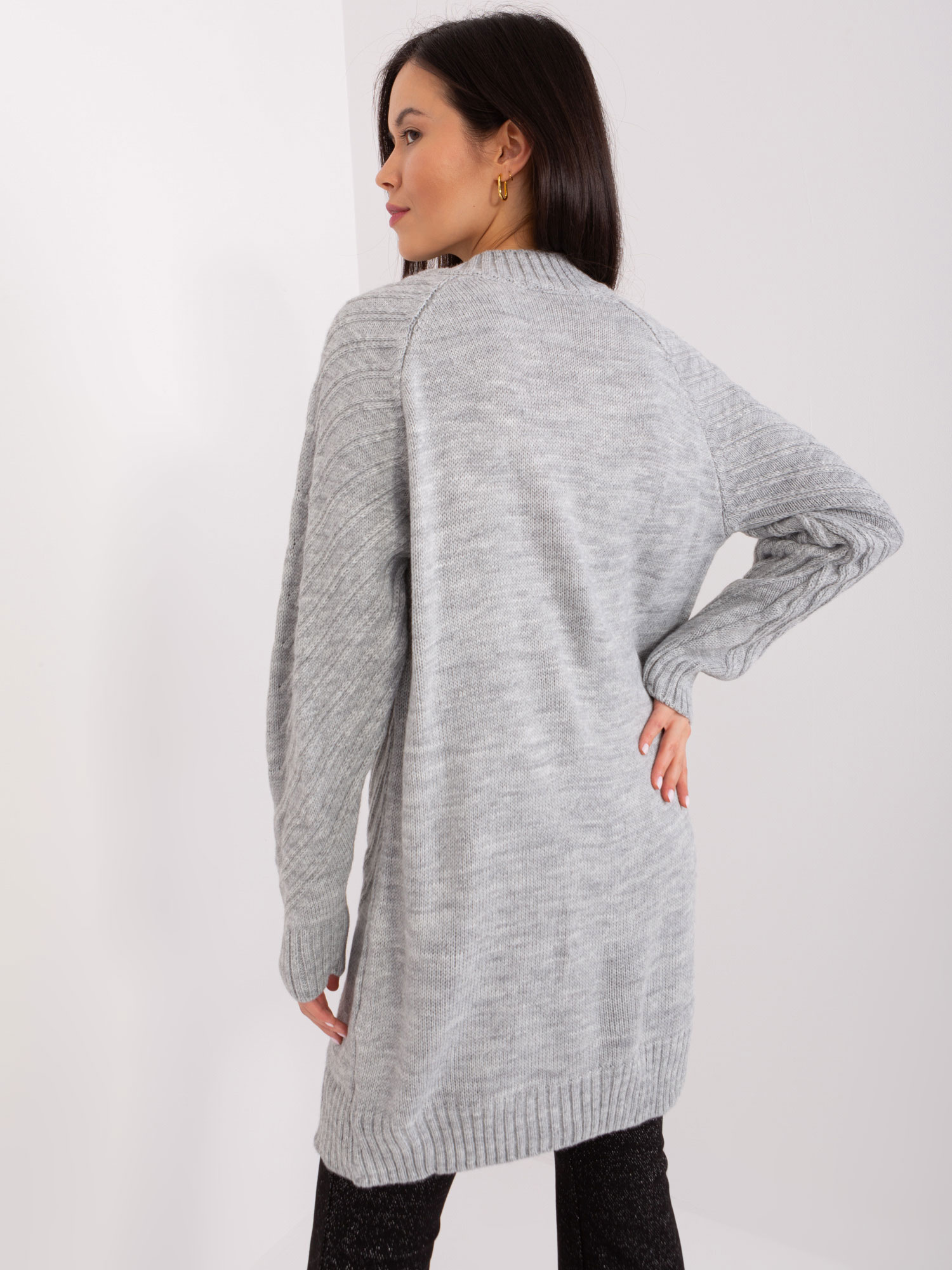 Szary sweter oversize ze ściągaczami