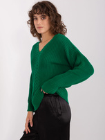 Hurtownia Ciemnozielony damski sweter klasyczny z dzianiny