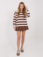 Jasnobeżowa bluza z naszywką na rękawie