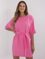 Różowa elegancka sukienka z rękawem 3/4