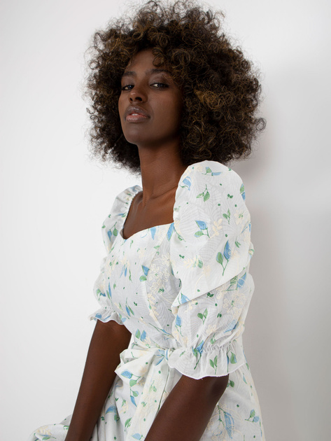 Hurtownia Biało-niebieska midi sukienka z printami i rozcięciem