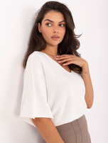 Biały luźny sweter z krótkim swetrem  