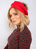 Roter Strickbarett mit Pompom.