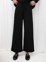 Black insulated basic tracksuit with a short sweatshirt.