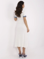 Ecru dzianinowa sukienka o długości midi