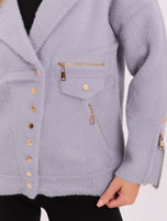 Hurt helllila Alpakajacke mit Druckknopfverschluss.