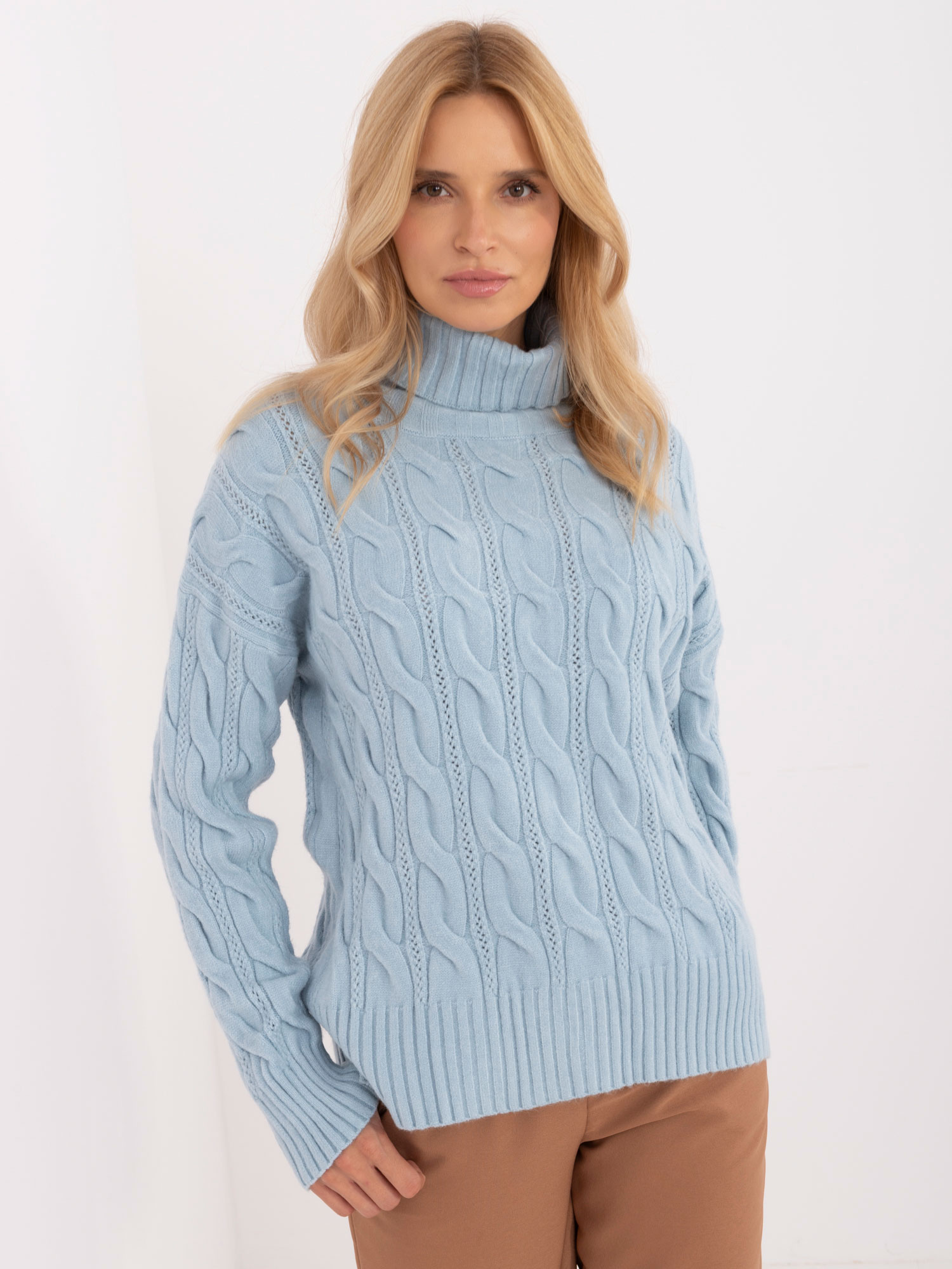 Sweter jasny niebieski