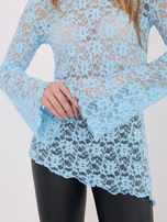 Jasnoniebieska asymetryczna bluzka z koronki