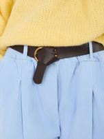 Pastelowe niebieskie sztruksowe spodnie z zakładkami 