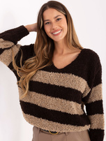 Czekoladowo-camelowy sweter oversize w paski