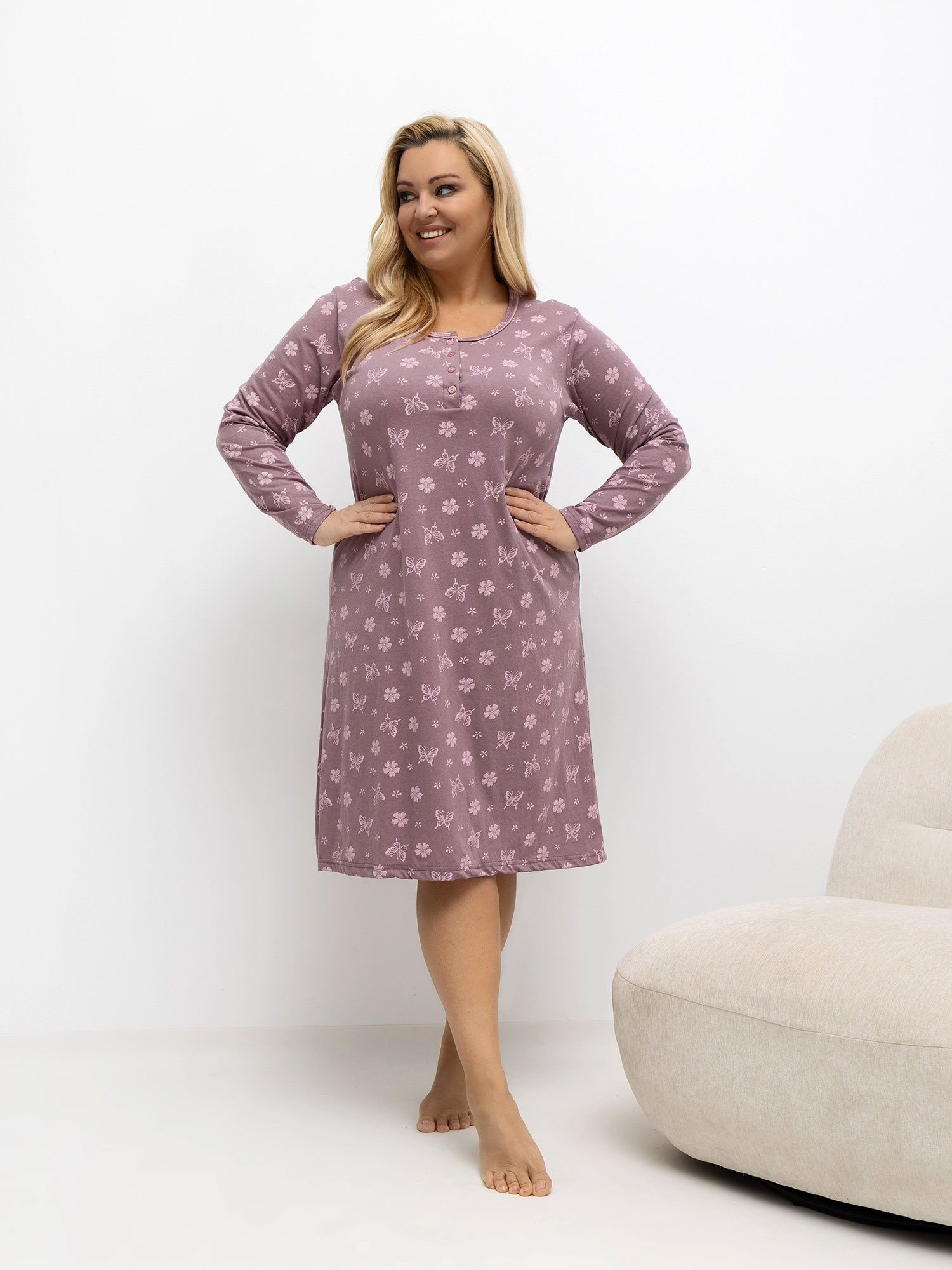 Růžová noční košile plus size z bavlny.