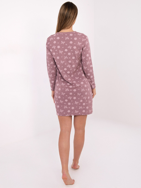 Brudnoróżowa nocna koszula z guzikami przy dekolcie